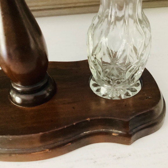 Vintage Glass Salt Pepper Shakers Set Wooden Stand Cottagecore Rustic MCM - Picture 6 of 11